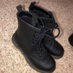 BLACK COMBAT BOOTS SIZE 6 1/2